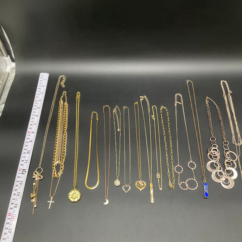 Costume Jewelry Lot 15 Necklaces Gold & Silver Tone Vintage to Modern 0.4 lbs