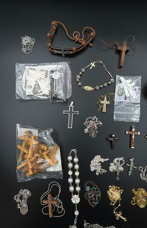 Religious Jewelry Lot 1.0 lb Crosses Crucifixes Rosaries Medals Mixed Materials