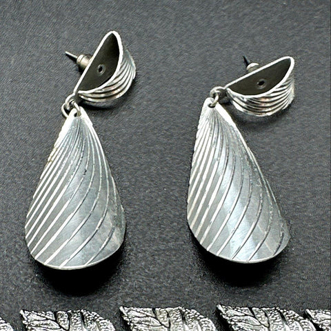 Vintage Silver Tone Jewelry Lot of 4 Botanical Leaf Blue Cabochon Rhinestone