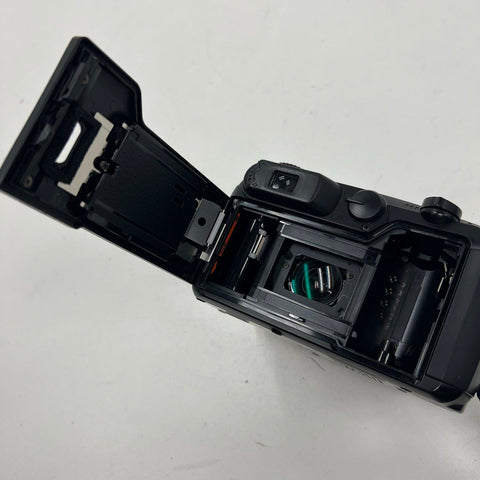 Vintage Pentax IQZoom 200 48-200mm 35mm Point & Shoot Film Camera w/ Case