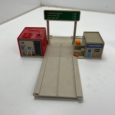 Vintage 1981 Mattel Hot Wheels World Builder City Playset Police Fire Station