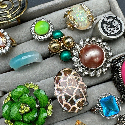 Mixed Fashion Rings Jewelry Lot of 26 Costume Animal Motif Floral Statement