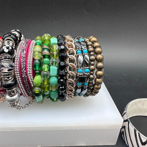 Assorted Fashion Jewelry Lot 41 Bracelets Bangles Cuffs Beaded Stretch Styles