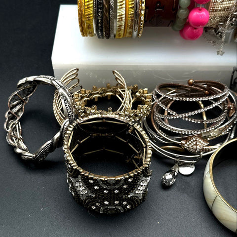 Mixed Costume Jewelry Lot 40+ Bracelets Bangles Cuffs Beaded Leather Hawaii