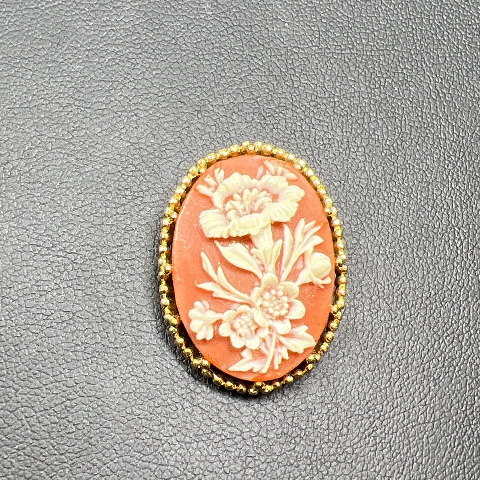 Vintage Trifari Pink White Carved Floral Cameo Gold Tone Brooch