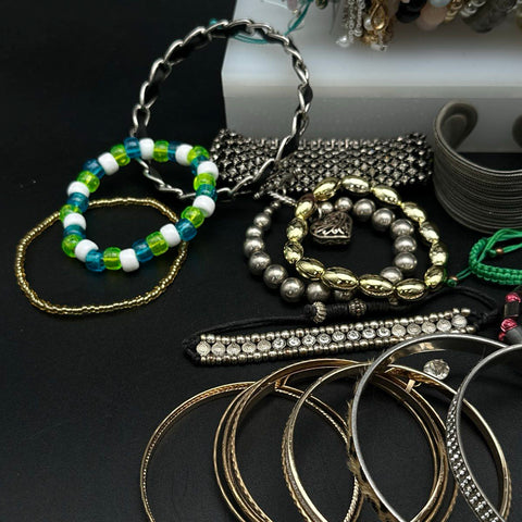Mixed Costume Jewelry Bracelet Lot 40+ Beaded Bangles Cuffs Charm Rhinestone
