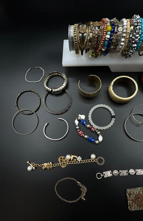Mixed Costume Jewelry Bracelet Lot Vintage to Modern Fashion Bangle Beaded 2.5lb