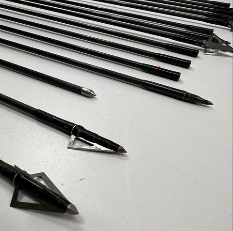 Beman Hunter Archery Arrow Lot 15 Arrows Mixed Tips Carbon Shafts Broadheads