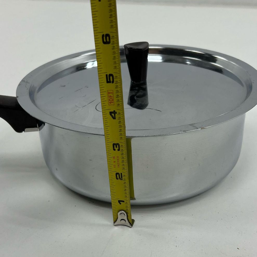 The Everyday Co. USA Silver Pot Sauce Pan with Lid Black Plastic Handle