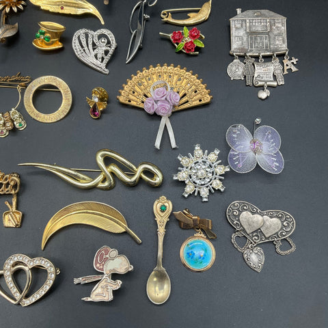 Vintage Costume Jewelry Brooch Lot 0.6 lbs Rhinestone Enamel Figural 30 Pieces