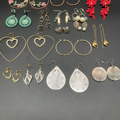 Costume Jewelry Lot 25+ Pairs Earrings Hoops Floral Hearts Vintage to Modern