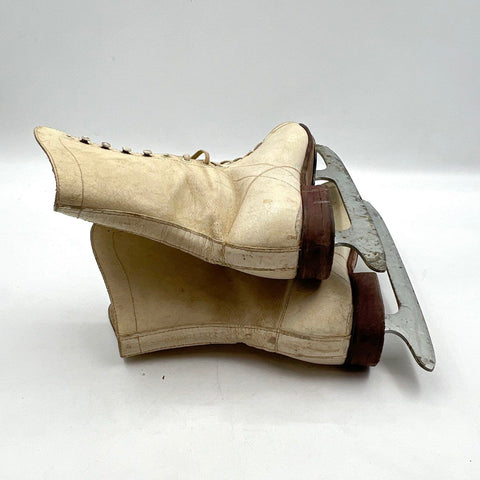 Vintage 1950s J.C. Higgins Sears White Leather Figure Ice Skates Size 8