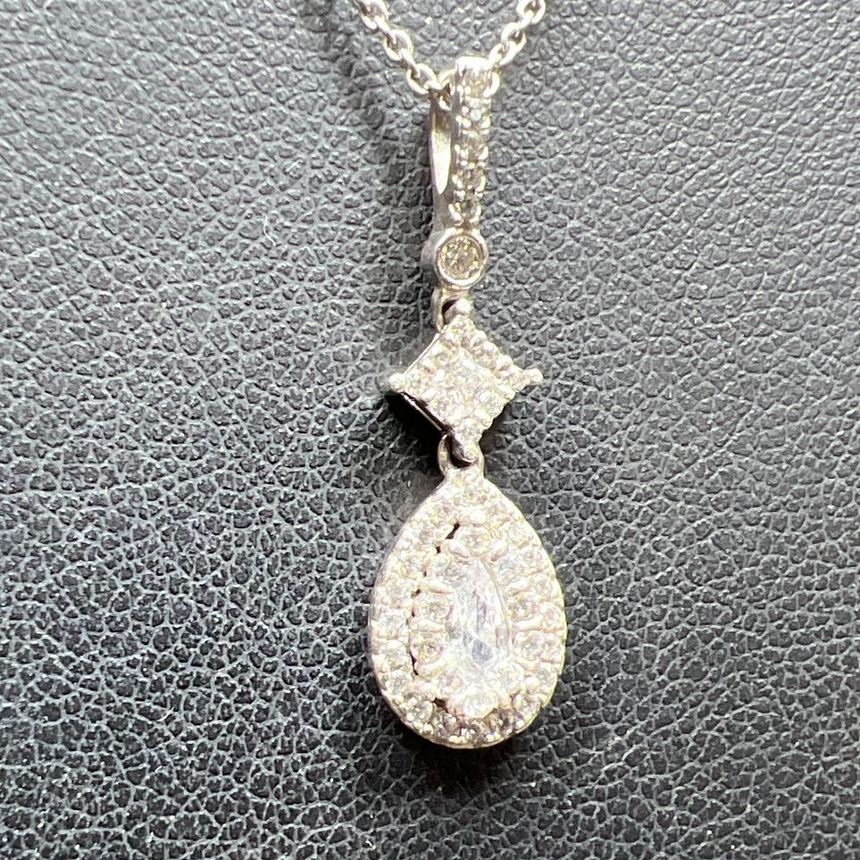 925 Sterling Silver Sparkling Stone Pendant Necklace 2.91g