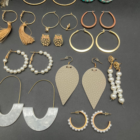 Modern Fashion Mixed Costume Jewelry Lot 20 Pairs Hoops Tassels 0.3 Lbs