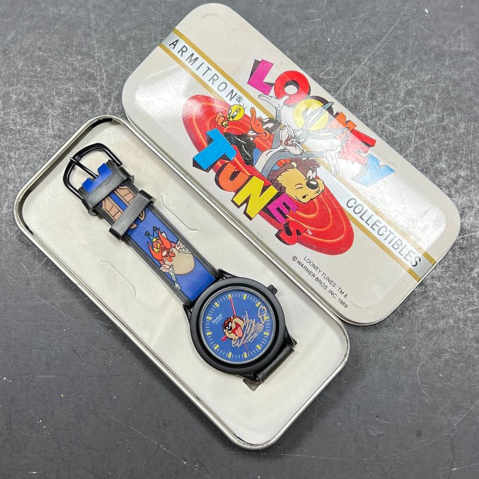 Vintage Looney Tunes Tasmanian Devil Armitron Watch in Tin Working New Battery