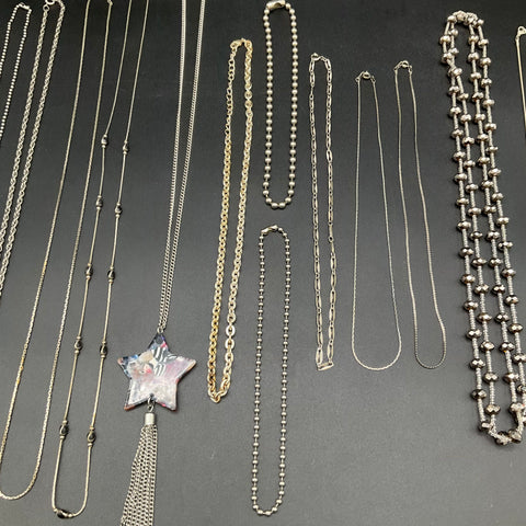 Mixed Fashion Necklaces Costume Jewelry Lot 0.5 Lbs Vintage to Modern 17 Pcs