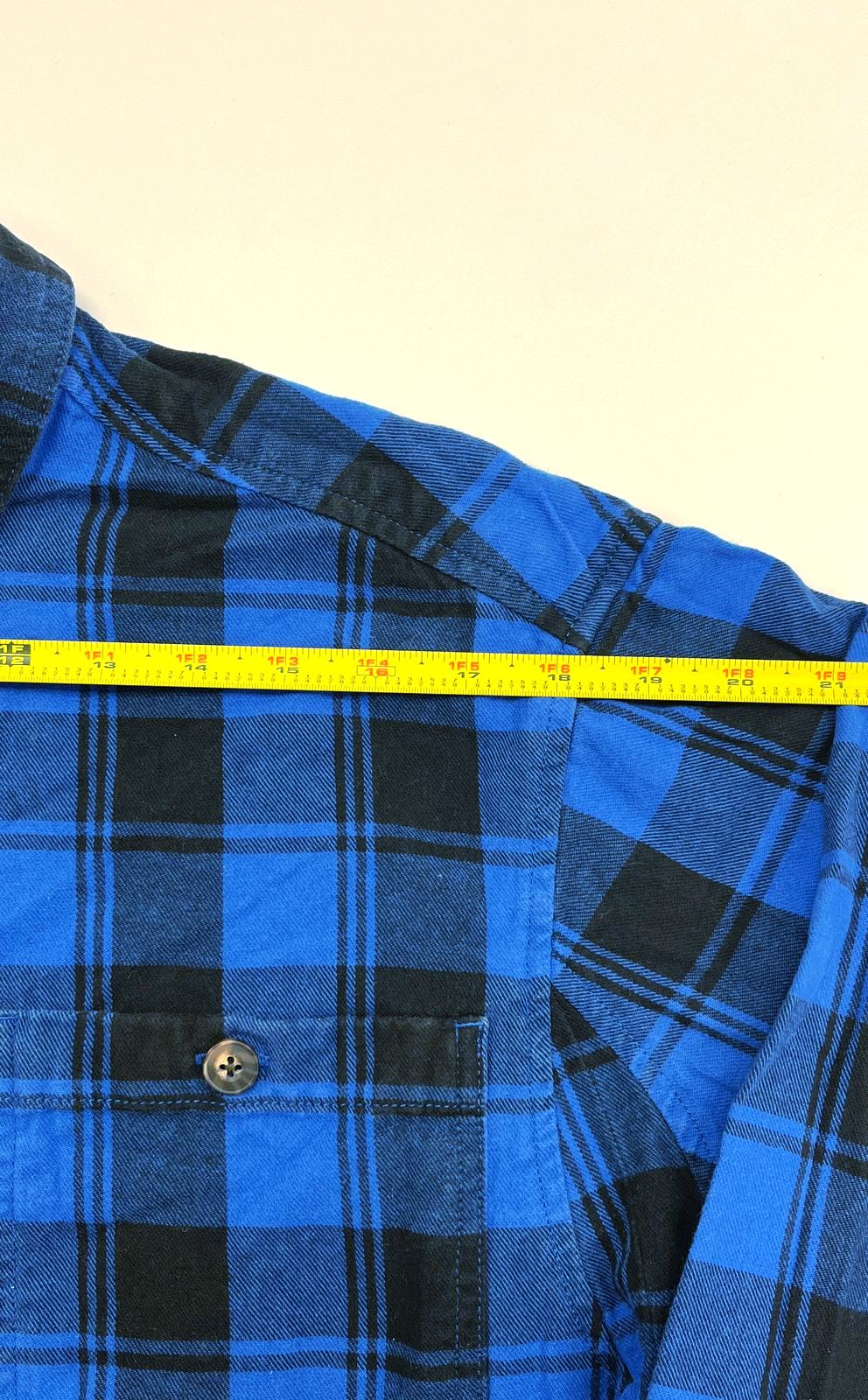 Men's Duluth Blue & Black Plaid Button Up Long Sleeve Shirt - Size Medium