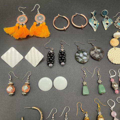 Mixed Costume Jewelry Lot 30+ Pairs Dangle Stud Hoop Earrings Vintage to Modern