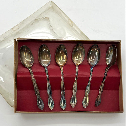 WM Rogers Mfg Co Silver Plate Spoons Floral Scroll Pattern 17pc Lot Vintage