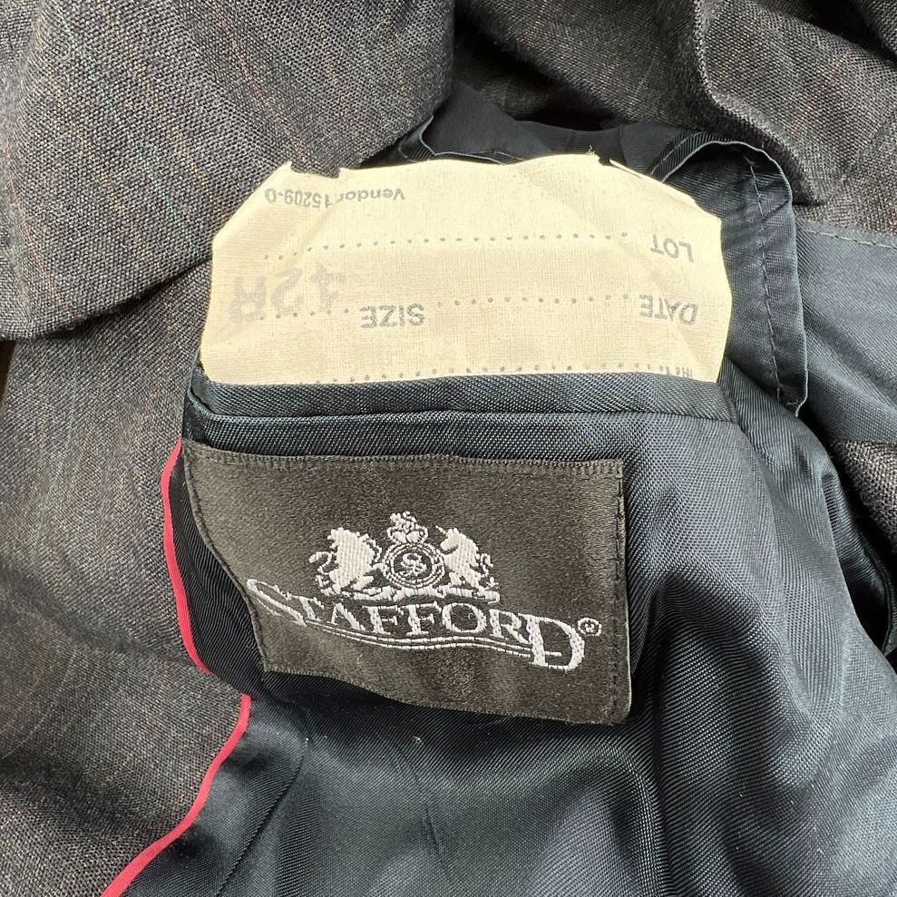 Stafford Charcoal Gray Pinstripe 2-Piece Suit Mens 42R 36x30