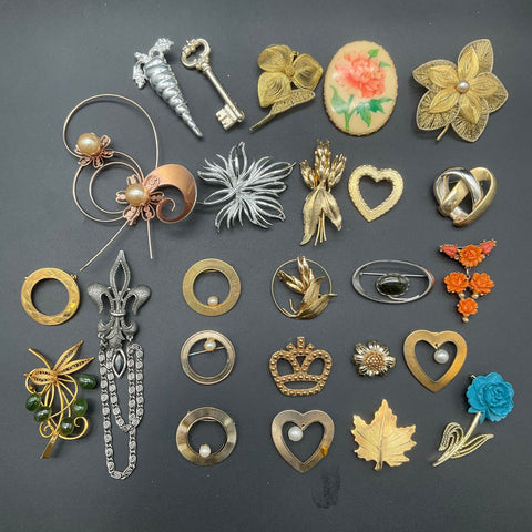 Vintage Costume Jewelry Brooch Lot of 26 Gold Silver Tone Floral Heart Pins