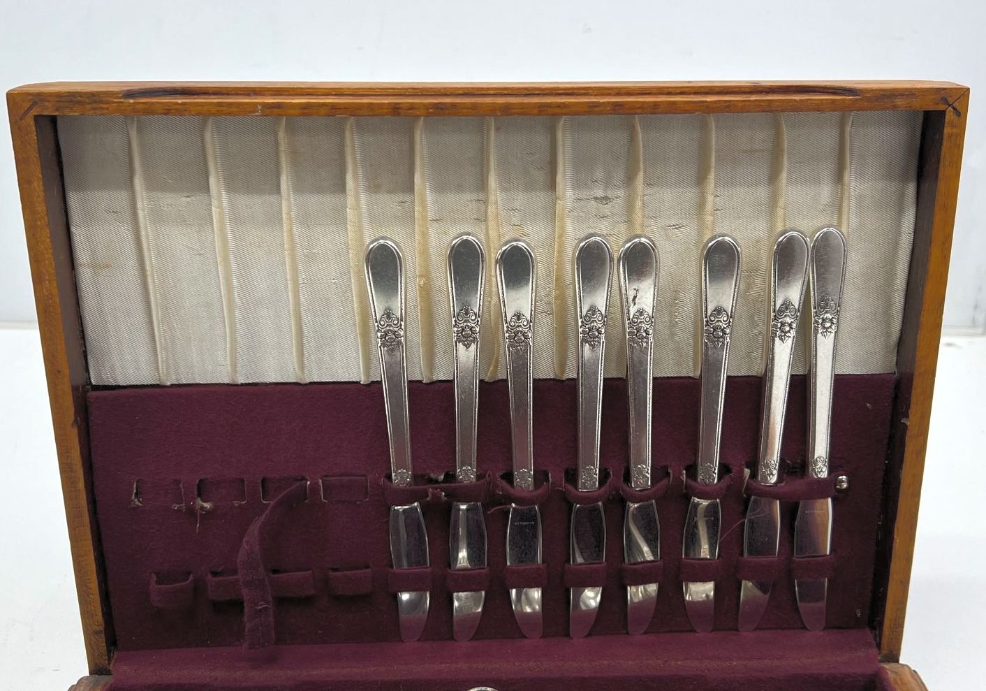 Vintage Rogers Bros Oneida Mixed Silverplate Flatware Lot 54pc Set w/ Wood Case