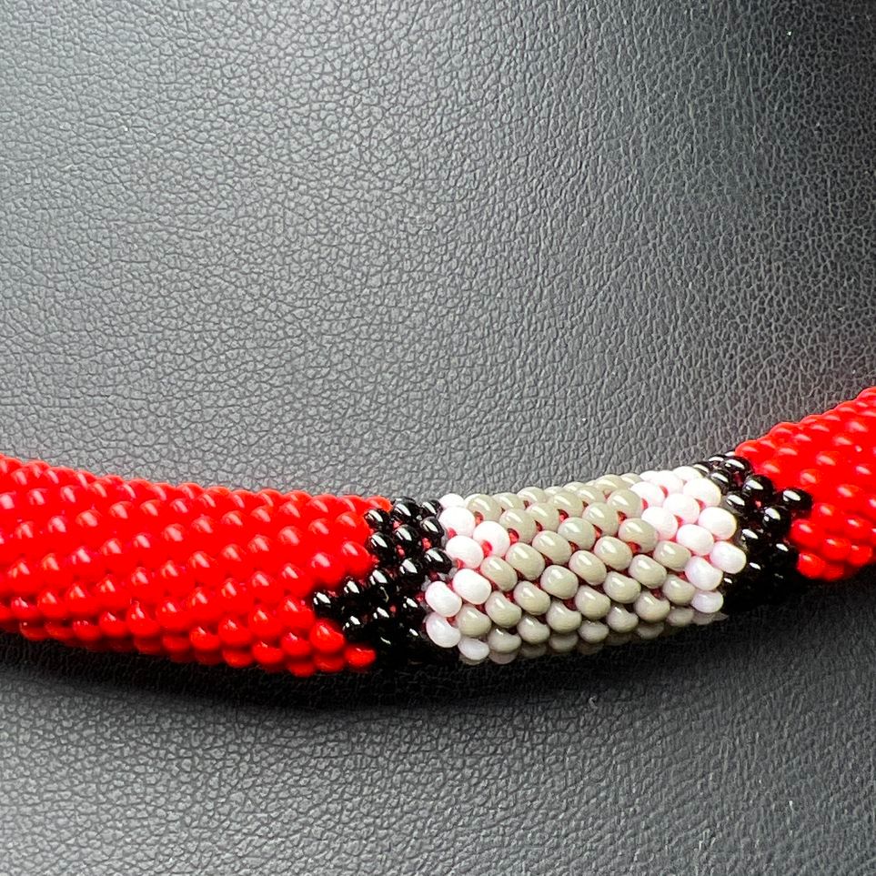 Teng Yue Milk Snake Pattern Seed Bead Necklace