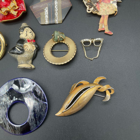 Vintage Brooch Pin Lot of 19 Costume Jewelry Rhinestone Enamel Figural Retro