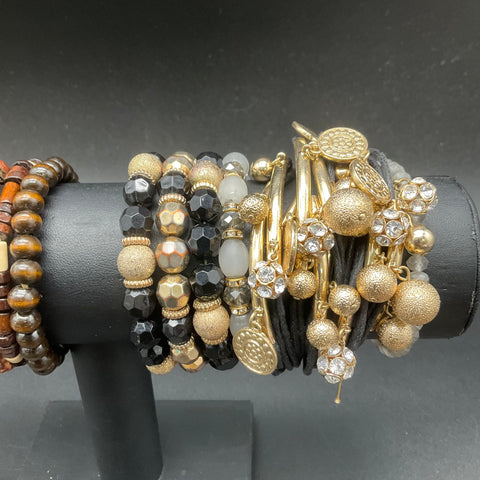Mixed Costume Jewelry Lot of 35+ Bracelets Gold Tone Silver Tone Beaded Boho