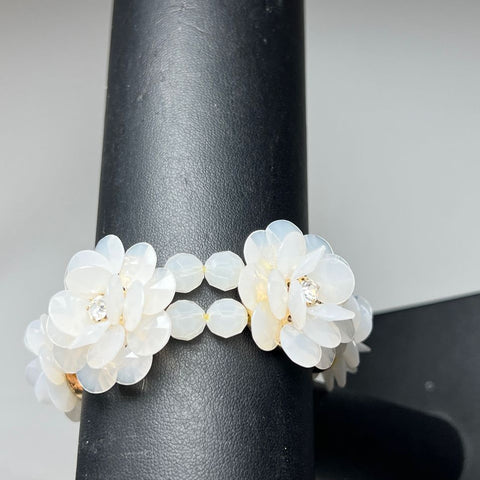 White Multifaceted Beaded Floral Stretch Bracelet