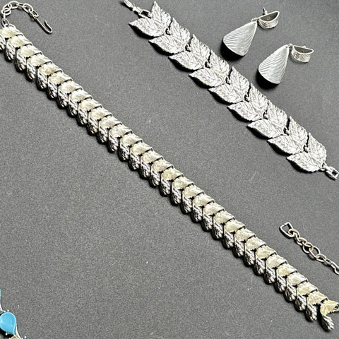 Vintage Silver Tone Jewelry Lot of 4 Botanical Leaf Blue Cabochon Rhinestone