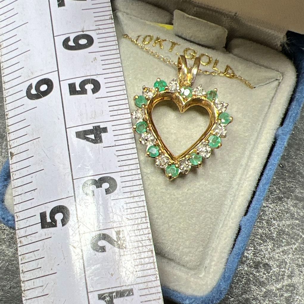 10K Yellow Gold Emerald & Diamond Heart Pendant Necklace 2.6g