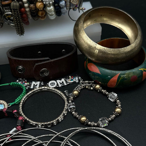 Mixed Costume Jewelry Bracelet Lot 40+ Beaded Bangles Cuffs Charm Rhinestone
