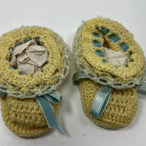 Vintage Handmade Baby Knit Crochet Layette Set Yellow Blue Soakers NOS Box