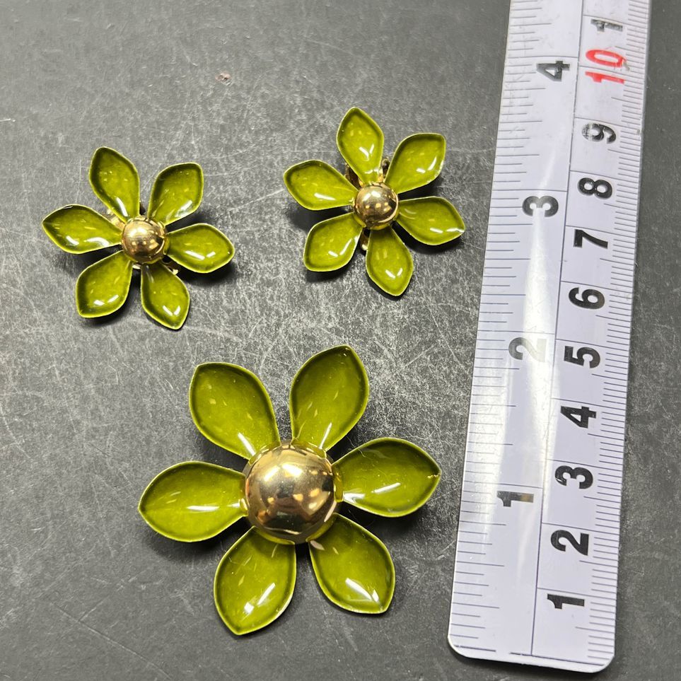 Vintage Green Flower Brooch and Earrings Set