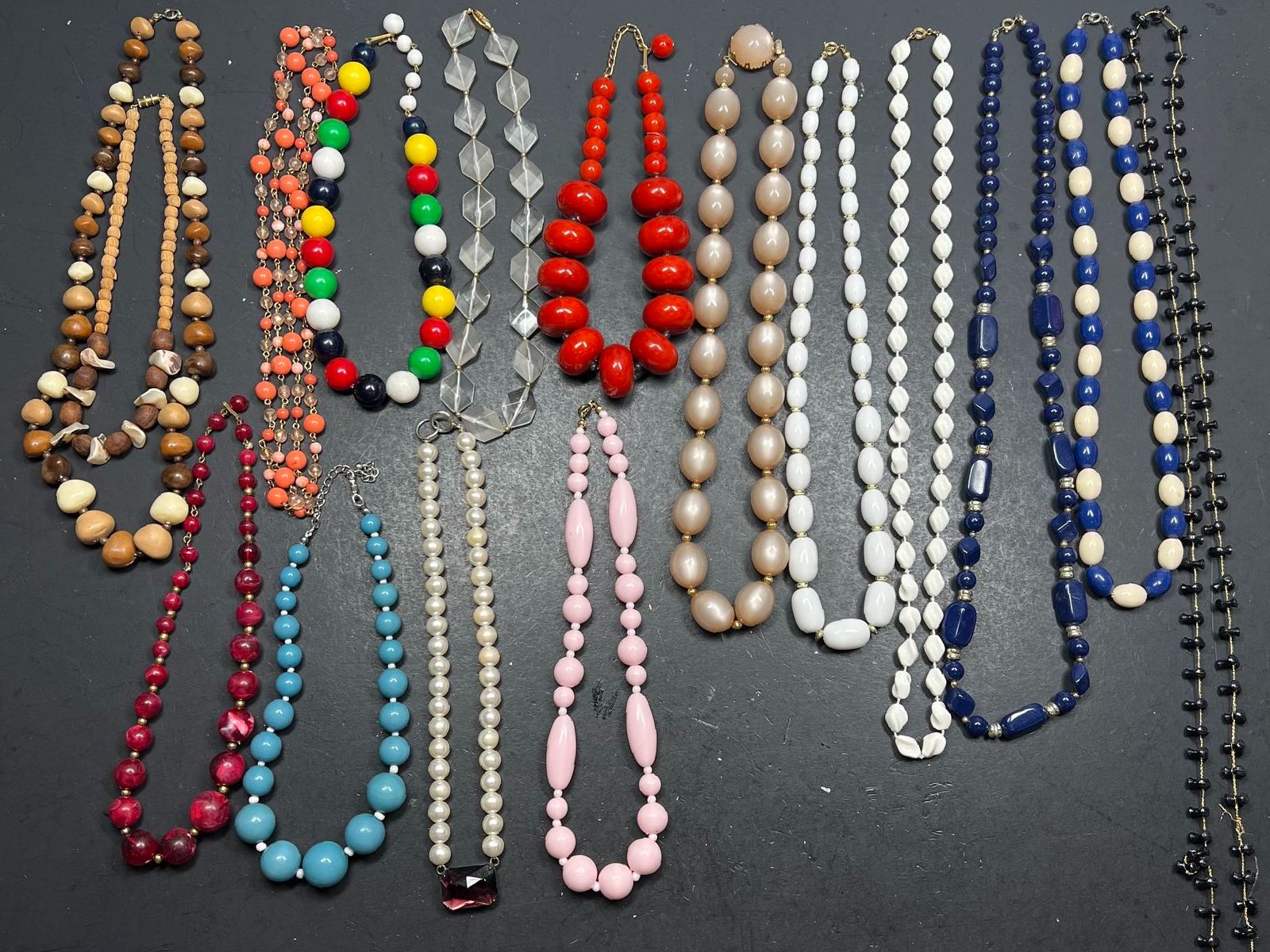 Vintage Beaded Necklace Lot 20+ Pcs Plastic Glass Wood Faux Pearl Costume