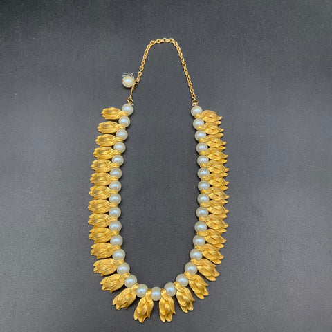 Vintage Brushed Gold Tone Faux Pearl Necklace Textured Leaf Collar Choker 16"