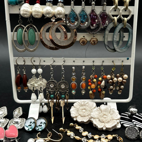 Mixed Fashion Costume Jewelry Lot 30+ Pairs Earrings Dangle Studs Rhinestone
