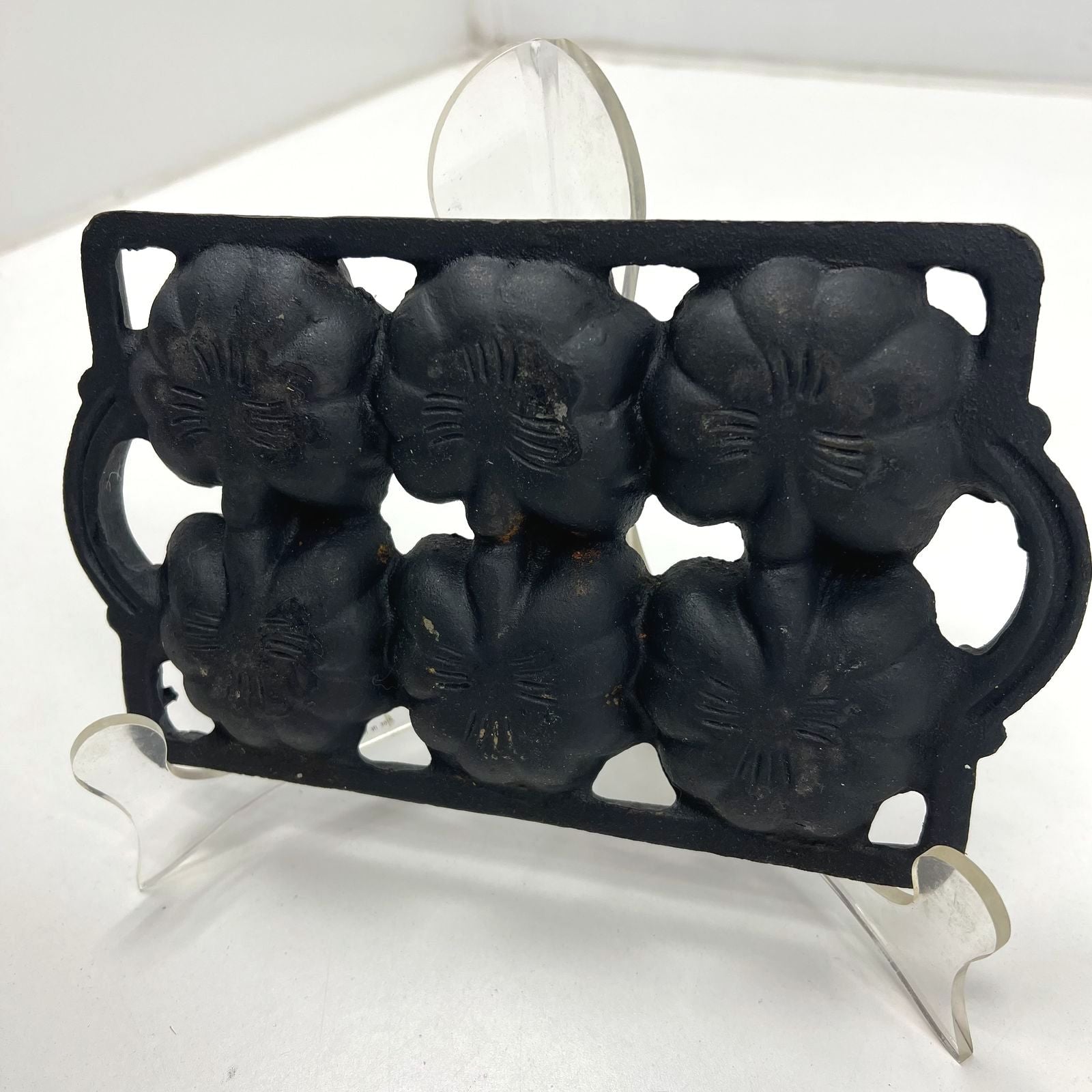 Vintage Cast Iron Gem Pan Four Leaf Clovers 6 Slots 8"