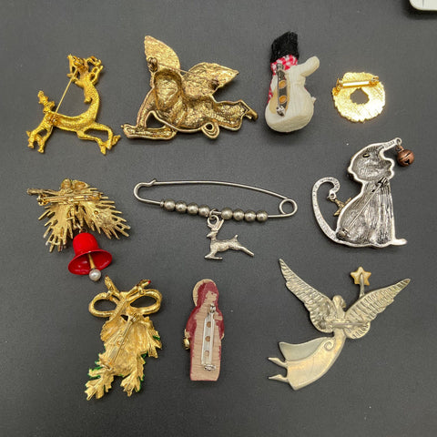 Holiday Christmas Pin Lot Twinklewear Boyds Bears & Friends 14 Pieces Vintage