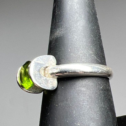 Sterling silver Green Gemstone Ring Size 7.5 4.5g