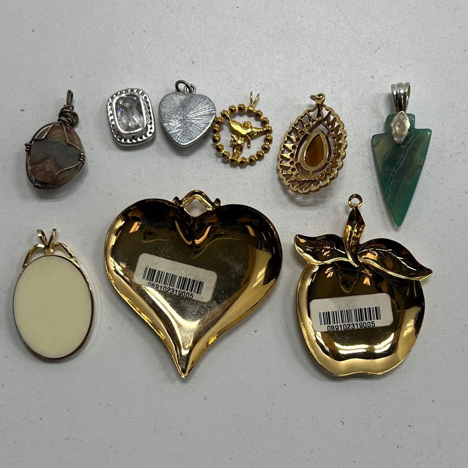 Lot Of Gold Tone Vintage Style Heart Shaped Jewelry Charms And Pendants