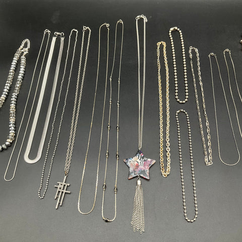 Mixed Fashion Necklaces Costume Jewelry Lot 0.5 Lbs Vintage to Modern 17 Pcs