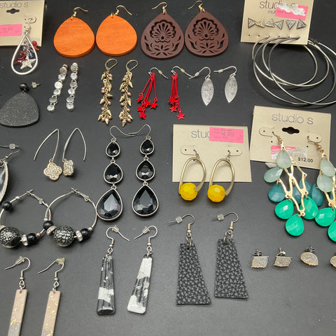 Studio S Fashion Jewelry Lot 30 Pairs Earrings Boho Dangle Hoop Stud Wood Bead