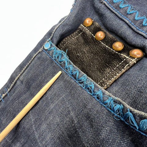 Vintage Y2K Black Carpet Blue Embroidered Crest Straight Leg Jeans Men's 36x32