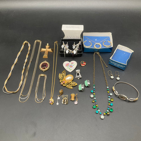 Vintage Avon Jewelry Lot 25+ Pieces Boxed Gift Sets Necklaces Brooches Pins