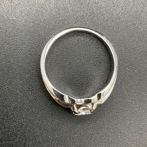 Lind Silver Tone Round Cut Clear Stone Ring Textured Shoulders Size 11