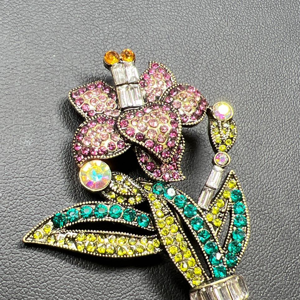 Sparkling Rhinestone Flower Brooch Costume Jewelry