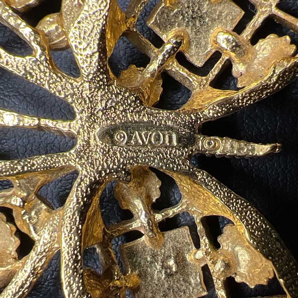 Avon Rhinestone Gold Tone Butterfly Brooch 30.19g