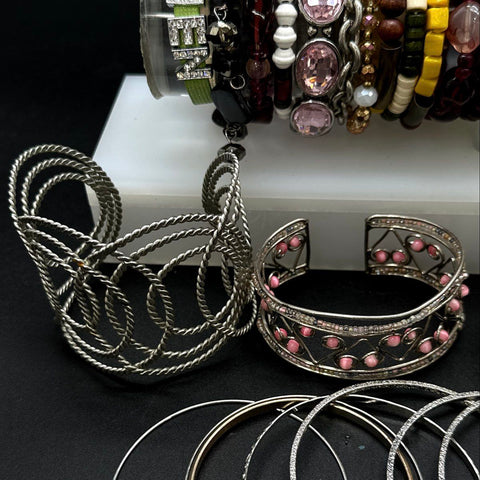 Vintage Style Costume Jewelry Lot 25+ Bangles Cuffs Beaded Stretch Bracelets